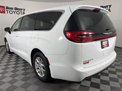 Bright White Clearcoat 2023 Chrysler Pacifica Touring L
