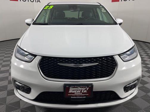 Bright White Clearcoat 2023 Chrysler Pacifica Touring L