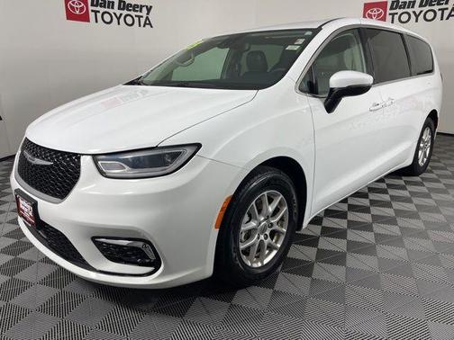 Bright White Clearcoat 2023 Chrysler Pacifica Touring L
