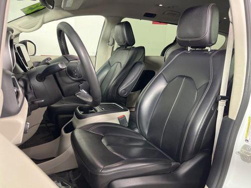 Bright White Clearcoat 2023 Chrysler Pacifica Touring L