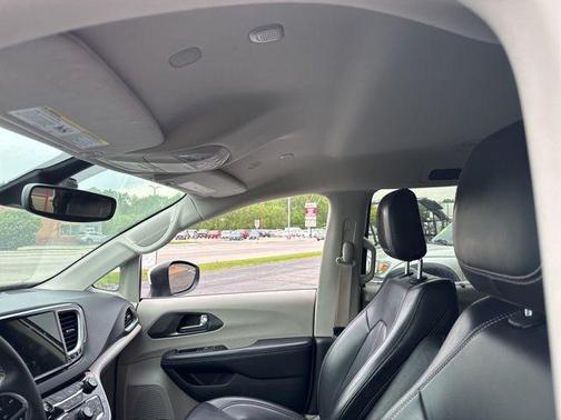Bright White Clearcoat 2023 Chrysler Pacifica Touring L