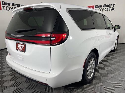Bright White Clearcoat 2023 Chrysler Pacifica Touring L