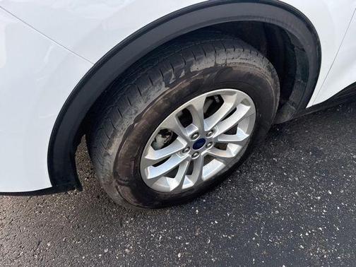 Oxford White 2020 Ford Escape SE