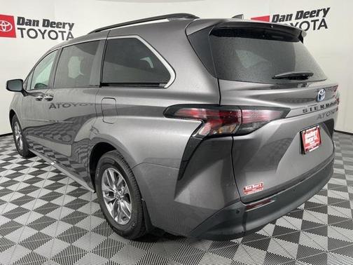 2023 Toyota Sienna XLE