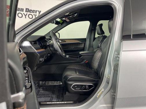 Silver Zynith 2024 Jeep Grand Cherokee L Summit