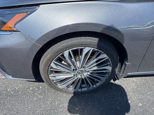 Gun Metallic 2024 Nissan Altima Platinum