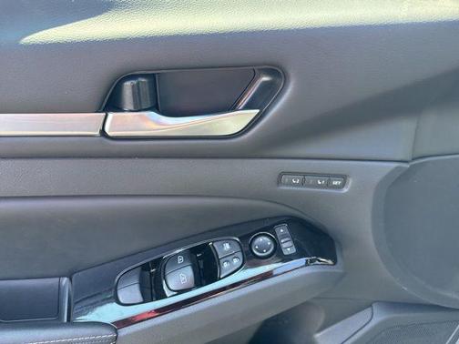 Gun Metallic 2024 Nissan Altima Platinum