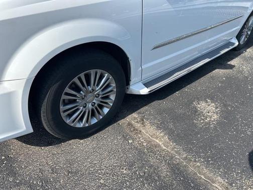 2015 Chrysler Town & Country Touring-L
