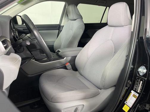 Midnight Black Metallic 2023 Toyota Highlander Hybrid LE