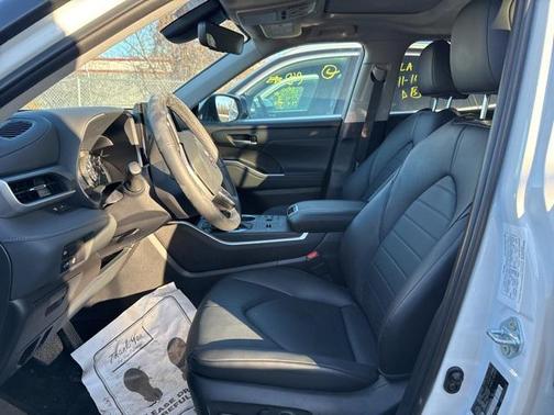 2024 Toyota Highlander Hybrid XLE