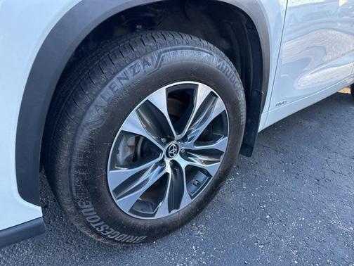 2024 Toyota Highlander Hybrid XLE