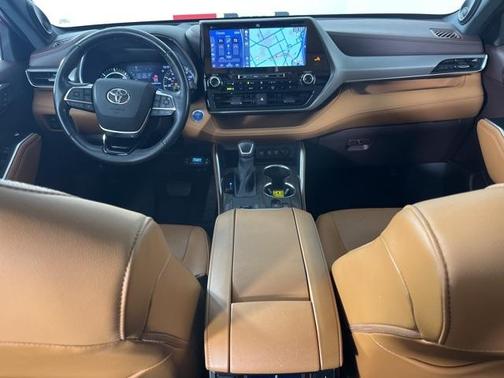 2021 Toyota Highlander Hybrid Platinum