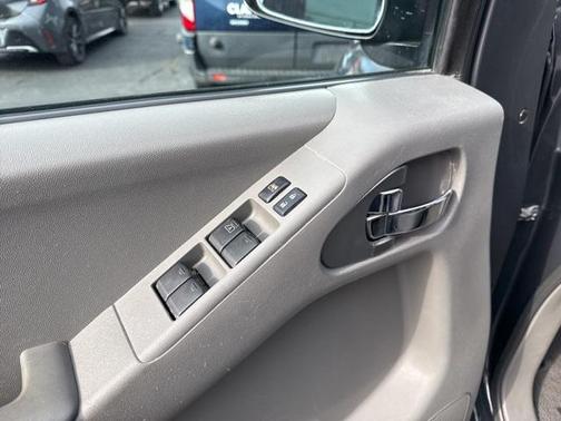 2012 Nissan Frontier SV