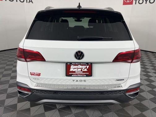 Pure White 2023 Volkswagen Taos 1.5T SEL