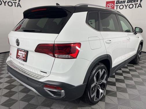 Pure White 2023 Volkswagen Taos 1.5T SEL