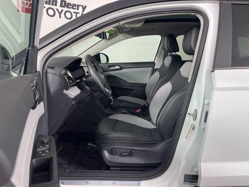 Pure White 2023 Volkswagen Taos 1.5T SEL