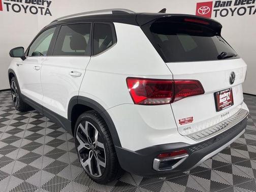 Pure White 2023 Volkswagen Taos 1.5T SEL