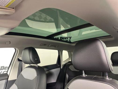 Pure White 2023 Volkswagen Taos 1.5T SEL