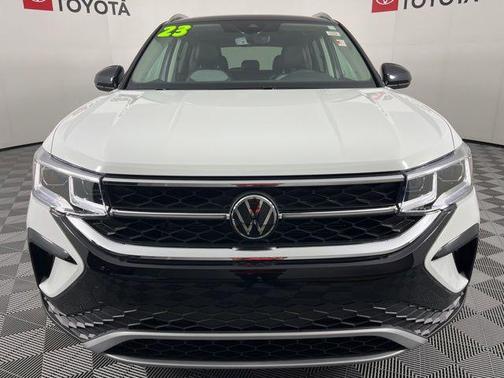 Pure White 2023 Volkswagen Taos 1.5T SEL