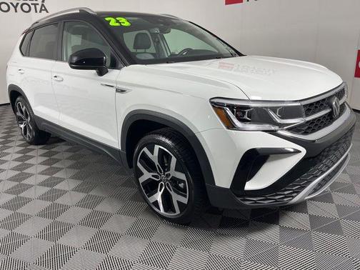 Pure White 2023 Volkswagen Taos 1.5T SEL
