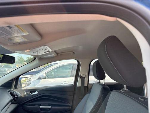 Lightning Blue Metallic 2018 Ford Escape SE