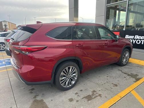 2022 Toyota Highlander Platinum