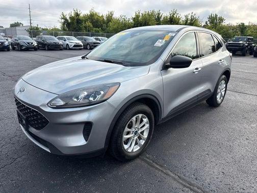 Iconic Silver Metallic 2022 Ford Escape SE