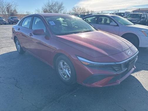 2024 Hyundai ELANTRA SE