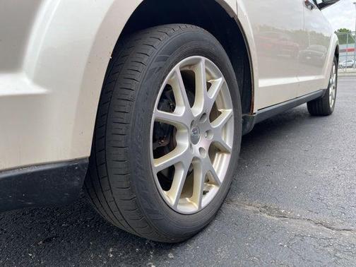 Pearl White Tri-Coat 2013 Dodge Journey Crew