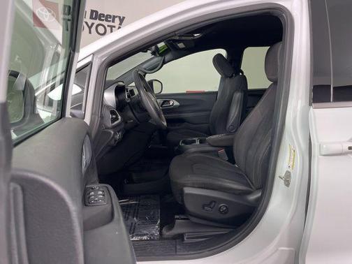 2023 Chrysler Pacifica Touring