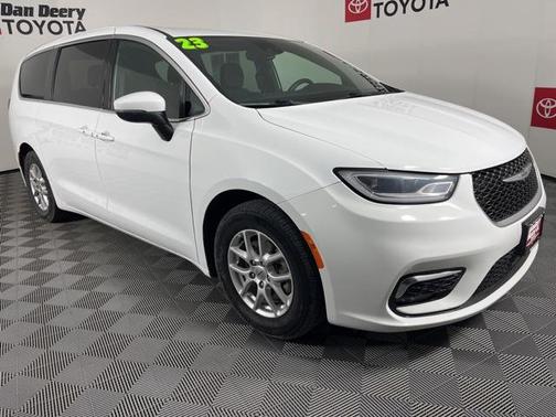 2023 Chrysler Pacifica Touring
