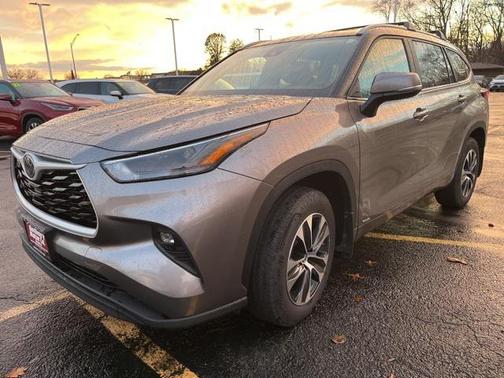 2025 Toyota Highlander Hybrid XLE