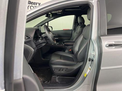2025 Toyota Sienna XSE 7 Passenger