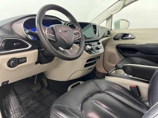 2022 Chrysler Pacifica Touring-L