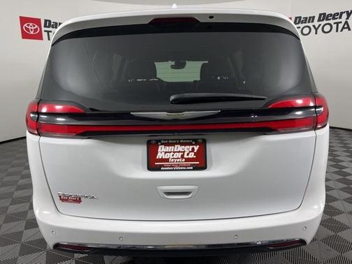 2022 Chrysler Pacifica Touring-L