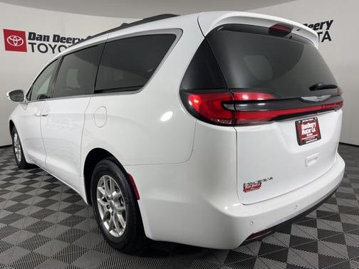 2022 Chrysler Pacifica Touring-L