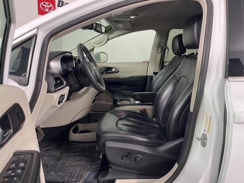 2022 Chrysler Pacifica Touring-L