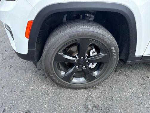Bright White Clearcoat 2024 Jeep Grand Cherokee Altitude