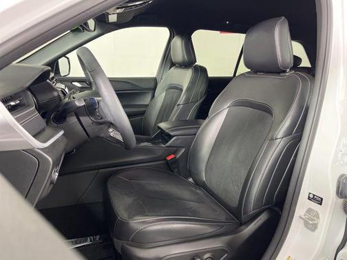 Bright White Clearcoat 2024 Jeep Grand Cherokee Altitude