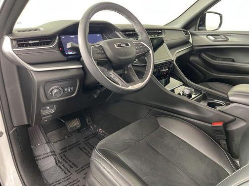 Bright White Clearcoat 2024 Jeep Grand Cherokee Altitude