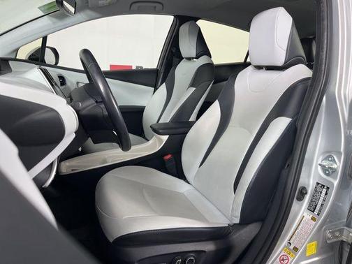 Classic Silver Metallic 2017 Toyota Prius Four Touring