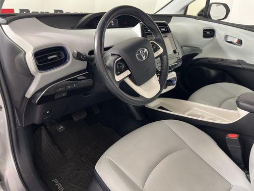 Classic Silver Metallic 2017 Toyota Prius Four Touring