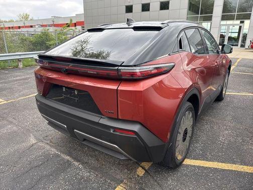 Tandoori with Midnight Black Metallic roof 2026 Toyota C-HR XSE
