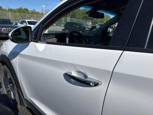 Dazzling White 2017 Hyundai TUCSON Limited