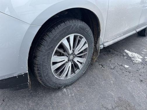 2017 Nissan Pathfinder SV