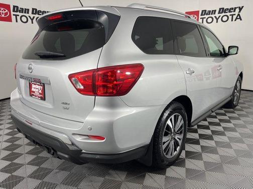 2017 Nissan Pathfinder SV