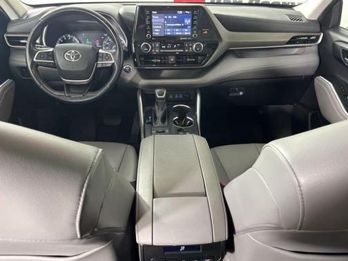Magnetic Gray Metallic 2022 Toyota Highlander XLE