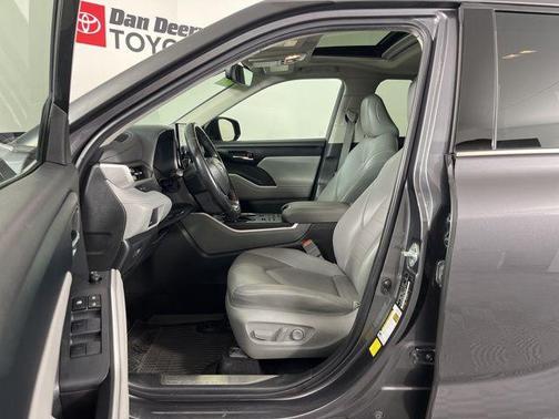 Magnetic Gray Metallic 2022 Toyota Highlander XLE
