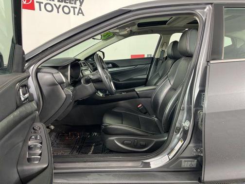 Gun Metallic 2023 Nissan Maxima SL
