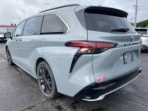 2023 Toyota Sienna XSE 7 Passenger